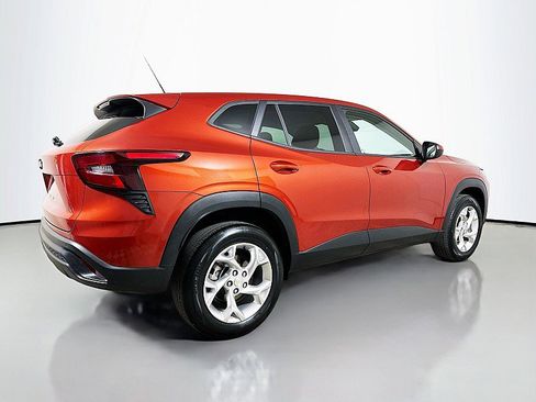 Used 2024 Chevrolet Trax LS w/ LS Convenience Package FWD image 7