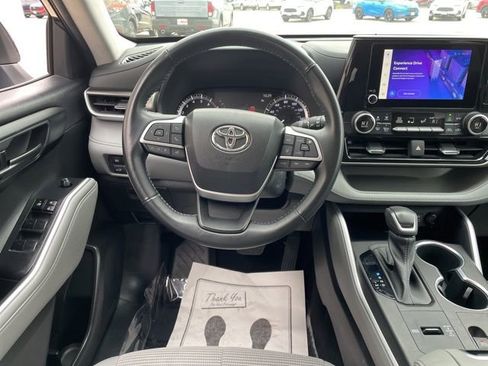 Used 2023 Toyota Highlander L image 12