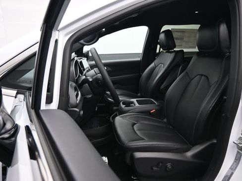 New 2026 Chrysler Pacifica Select FWD image 20