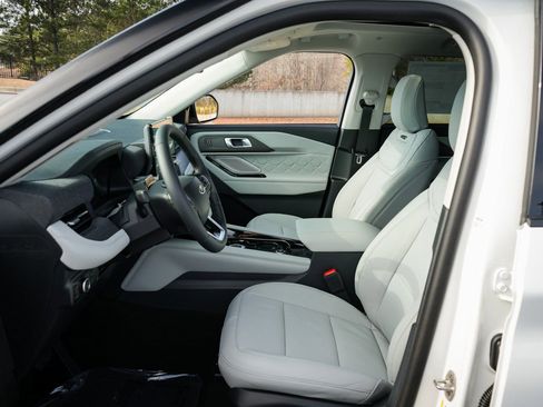 New 2026 Ford Explorer Platinum w/ LUX Leather Package image 23