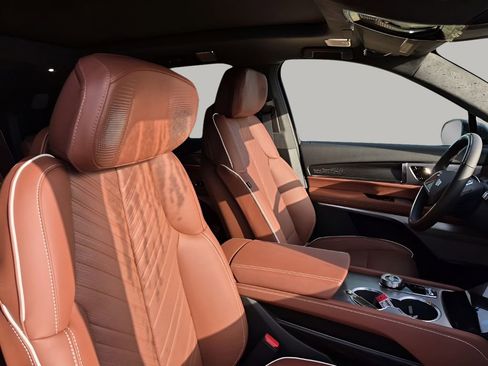 New 2026 Cadillac Vistiq Premium Luxury w/ LPO, Floor Liner Package AWD/4WD image 16