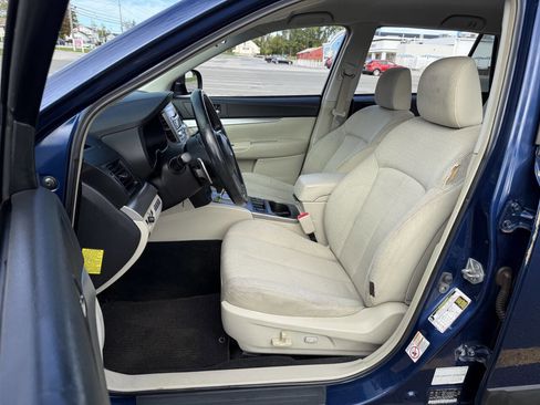 Used 2011 Subaru Outback 2.5i Premium w/ All-Weather Pkg image 10