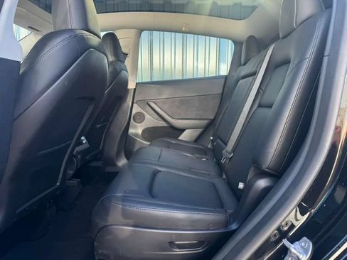 Used 2025 Tesla Model Y Long Range AWD/4WD image 16