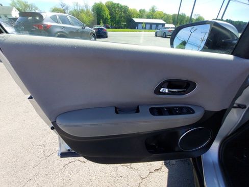 Used 2016 Honda HR-V EX image 7