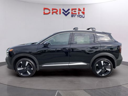 New 2025 Nissan Kicks SR image 2