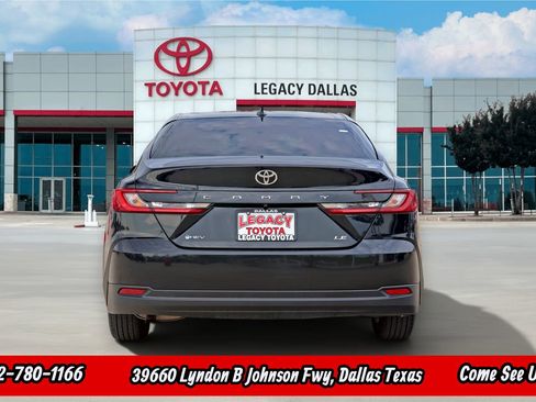 Used 2025 Toyota Camry LE FWD image 8