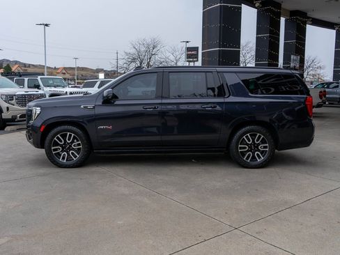 Used 2023 GMC Yukon XL AT4 w/ AT4 Premium Plus Package image 4
