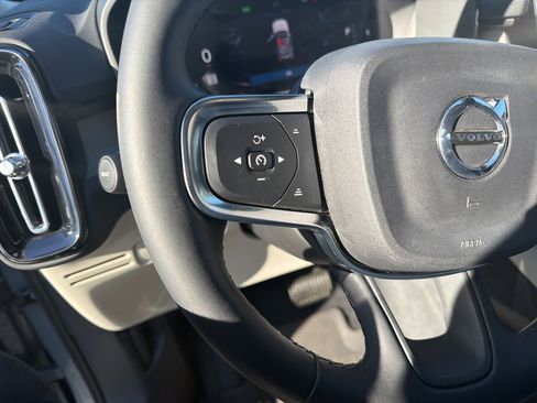 Certified 2023 Volvo XC40 B5 Plus w/ Protection Package Premier image 19