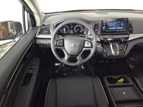 New 2026 Honda Odyssey Touring image 9
