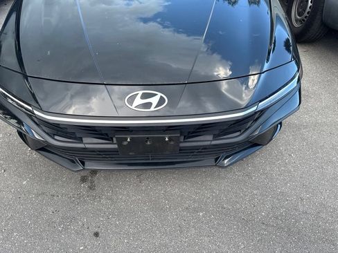 Used 2024 Hyundai Elantra SEL FWD image 11