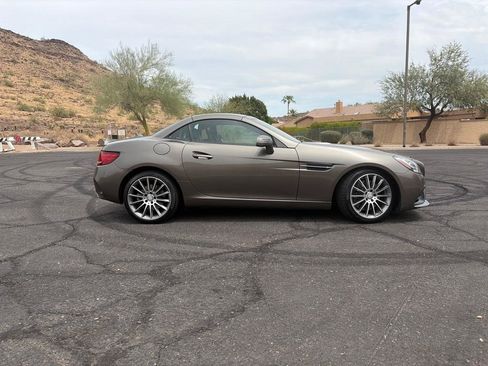 Used 2017 Mercedes-Benz SLC 300 image 4
