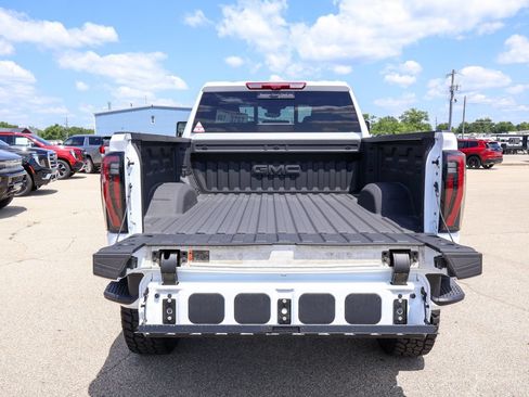 New 2026 GMC Sierra 2500 AT4 w/ Technology Package AWD/4WD image 5