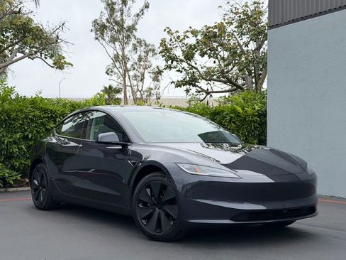 Used 2026 Tesla Model 3 image 1