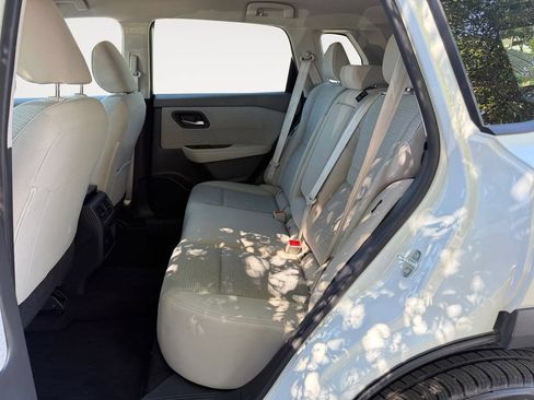 Used 2023 Nissan Rogue SV FWD image 13