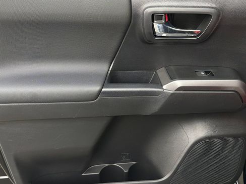 Used 2023 Toyota Tacoma TRD Off-Road image 9