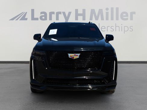 Used 2023 Cadillac Escalade ESV V w/ Heavy-Duty Trailer Package image 8