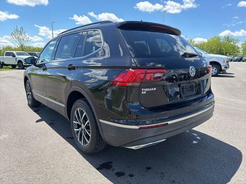 Used 2018 Volkswagen Tiguan SE w/ Panoramic Sunroof Package AWD/4WD image 14