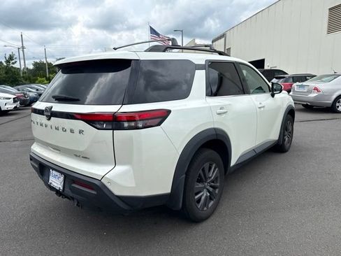 Used 2023 Nissan Pathfinder SV w/ SV Premium Package AWD/4WD image 3