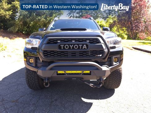 Used 2017 Toyota Tacoma TRD Sport AWD/4WD image 6
