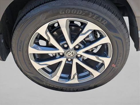 Used 2023 Toyota Corolla Cross XLE w/ Convenience Package FWD image 22