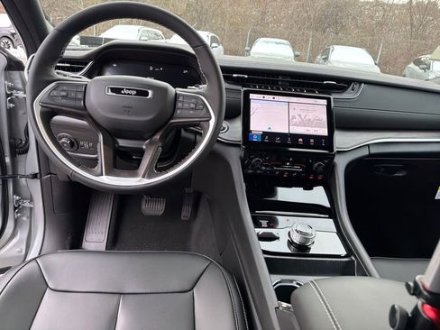 New 2025 Jeep Grand Cherokee Limited w/ MOPAR Finishing Package image 13