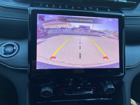 Used 2023 Jeep Grand Cherokee Overland w/ Luxury Tech Group IV AWD/4WD image 18