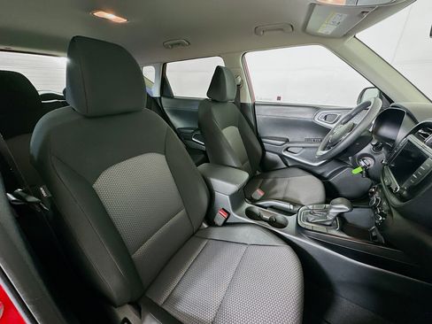 Used 2025 Kia Soul LX w/ LX Technology Package FWD image 29