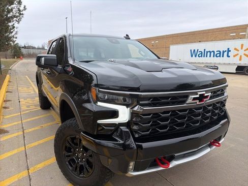 Used 2024 Chevrolet Silverado 1500 ZR2 w/ Technology Package image 2