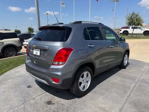 Used 2019 Chevrolet Trax LT w/ LT Convenience Package image 6
