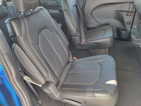 New 2026 Chrysler Pacifica Select FWD image 14