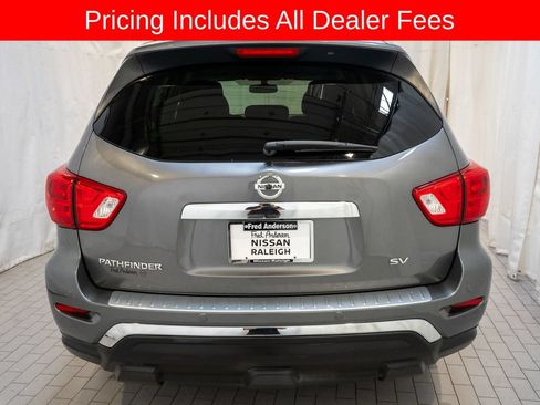 Used 2020 Nissan Pathfinder SV w/ Cargo Package FWD image 4