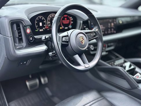 Used 2024 Porsche Cayenne S image 12