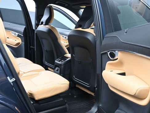 Used 2025 Volvo XC90 T8 Ultra w/ Protection Package Premier AWD/4WD image 18