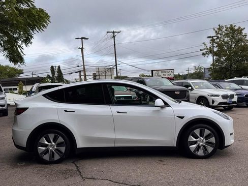 Used 2024 Tesla Model Y Long Range AWD/4WD image 7
