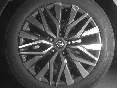 Used 2025 Nissan Altima 2.5 SV FWD image 12