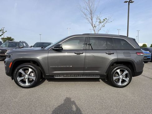 Used 2023 Jeep Grand Cherokee Limited w/ Luxury Tech Group II AWD/4WD image 2