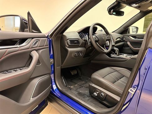 Used 2024 Maserati Levante GT Ultima image 18