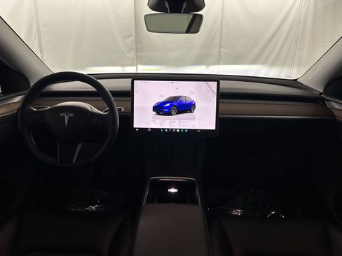 Used 2024 Tesla Model Y Long Range AWD/4WD image 16