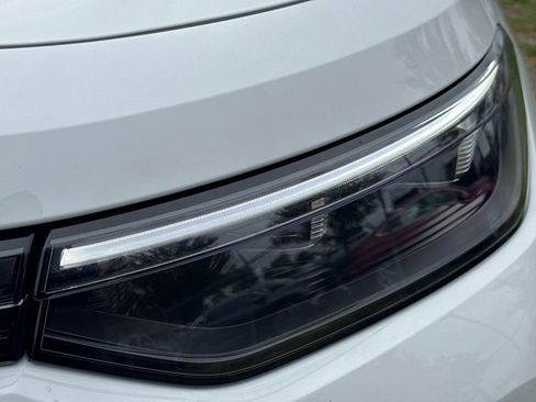 Used 2025 Volkswagen Tiguan SE image 5