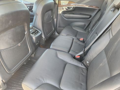 Used 2016 Volvo XC90 T6 Momentum w/ Momentum Plus Package image 30