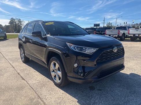 Used 2021 Toyota RAV4 XLE Premium image 2