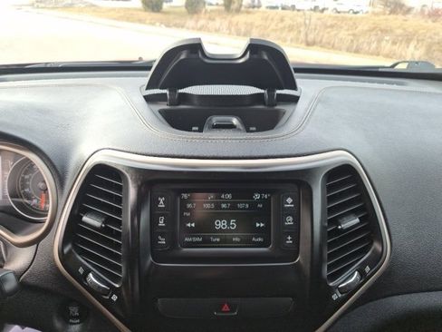 Used 2016 Jeep Cherokee Latitude w/ Comfort & Convenience Group image 22