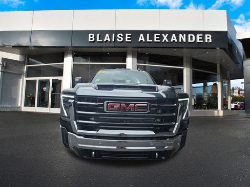 New 2025 GMC Sierra 2500 SLT w/ SLT Convenience Package image 9