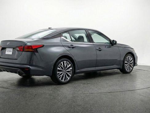 Used 2025 Nissan Altima 2.5 SV image 9