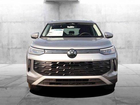New 2025 Volkswagen Tiguan SE image 4