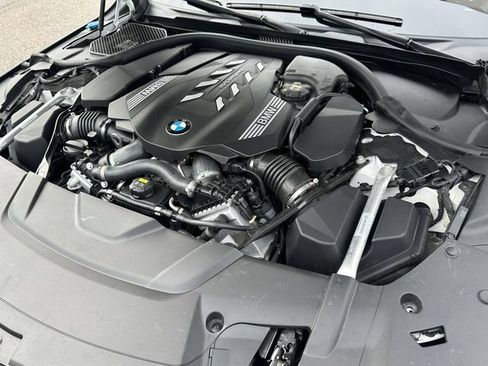 Used 2021 BMW 750i xDrive w/ Autobahn Package AWD/4WD image 16