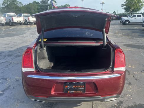 Used 2020 Chrysler 300 Limited RWD image 11