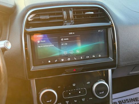 Used 2020 Jaguar XE S image 9