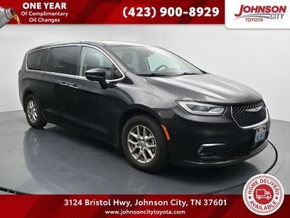 Used 2023 Chrysler Pacifica Touring-L