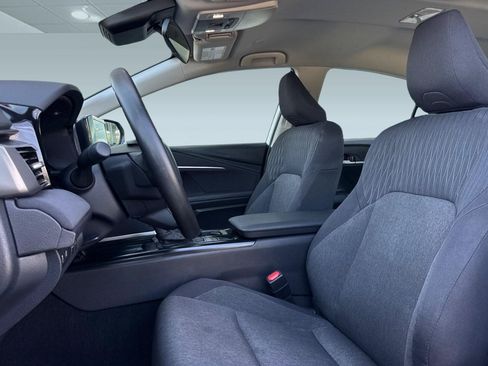 Used 2025 Toyota Camry LE FWD image 5